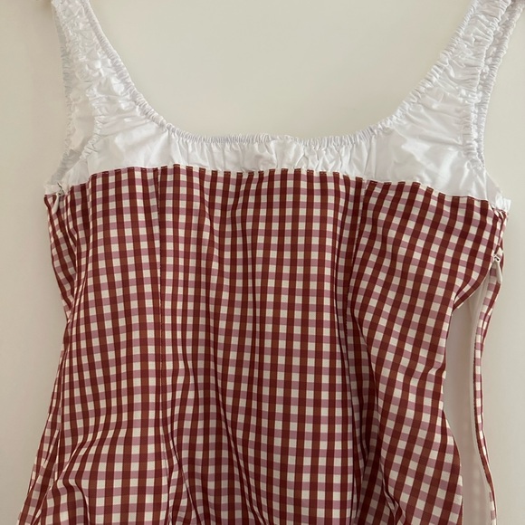 ZARA Gingham Corset Style Top Red & White Check |
Corset-style silhouette - Picture 3 of 4